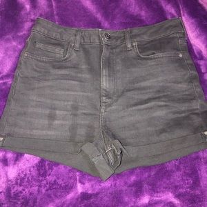 Black high waisted shorts 🖤